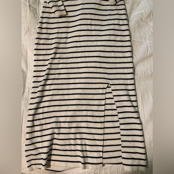 Abercrombie & Fitch striped, fitted sweater dress. White w navy/black stripes. - Picture 5 of 5